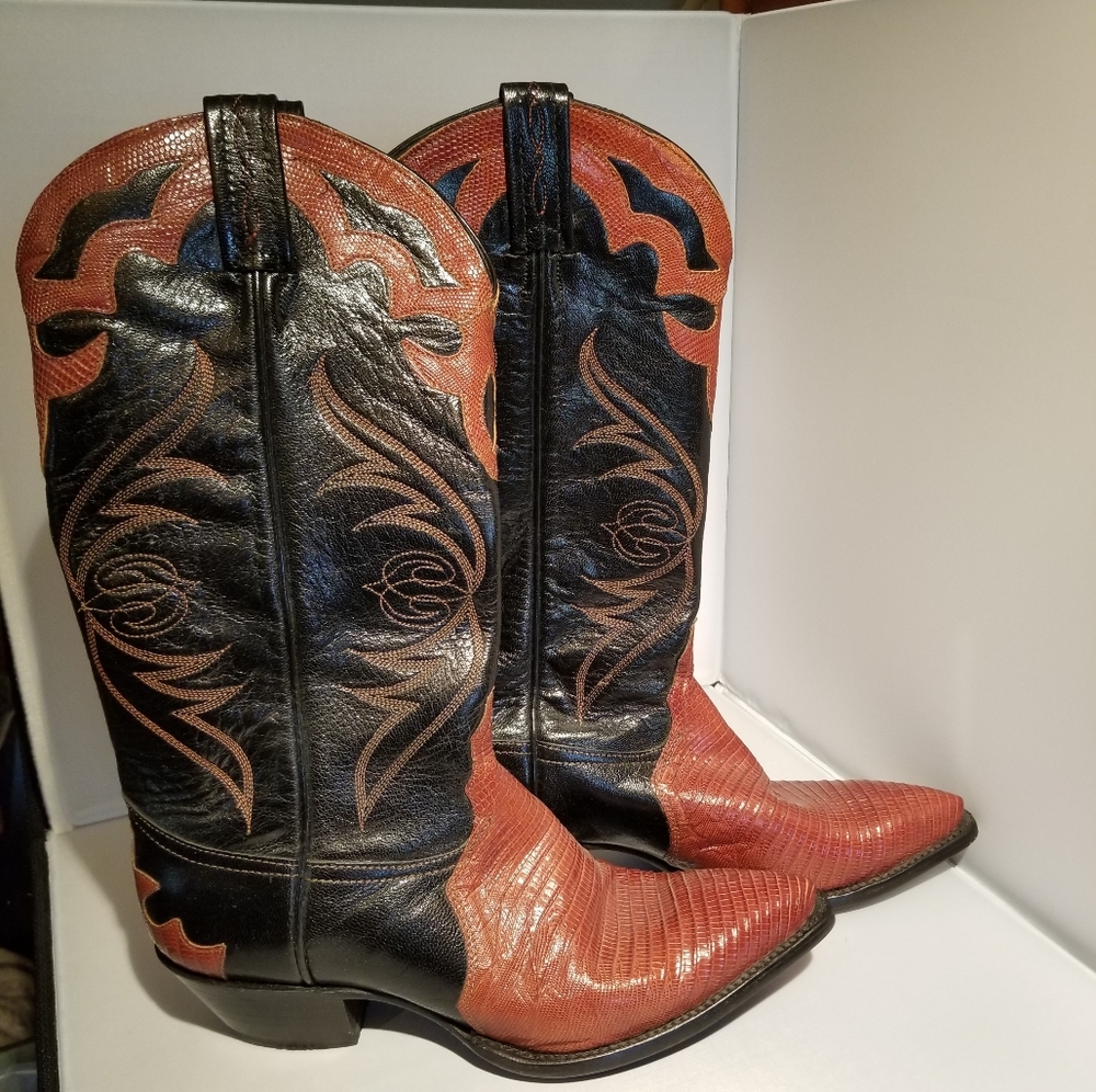 Ladies Tony Lama 1225 two tone leather boots. Size 9.